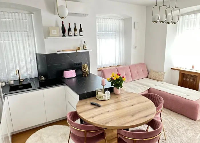 Apartma Sarah\'S Happy Place